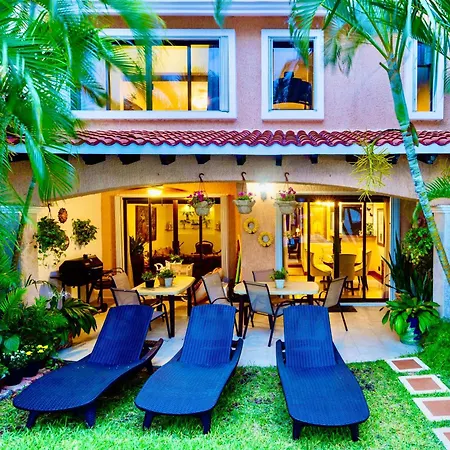 Magnifica Villa Palmeras Luxurious 4 Bedroom 6 Bds 4 Ba Private Pool Lagoon Front Super Fast Wifi